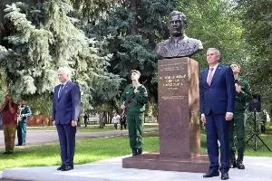 Памятник конструктору ракетных вооружений Сергею Павловичу Непобедимому